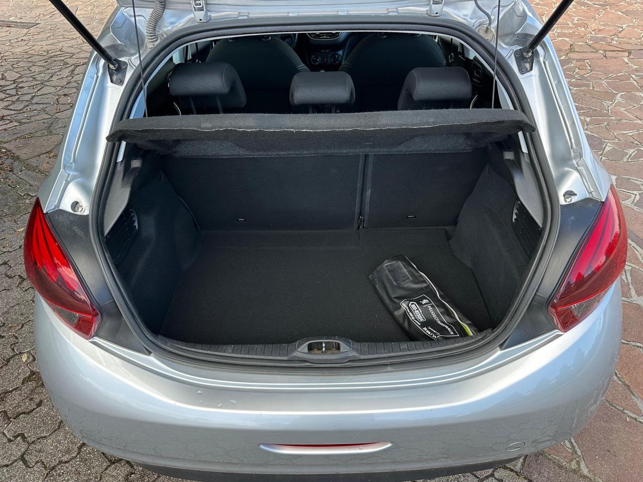 Peugeot 208 BlueHDi 1.4 75 5 porte Allure neopatentati
