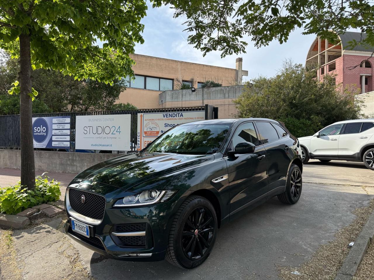 Jaguar F-Pace 2.0 R-Sport AWD 180 HP