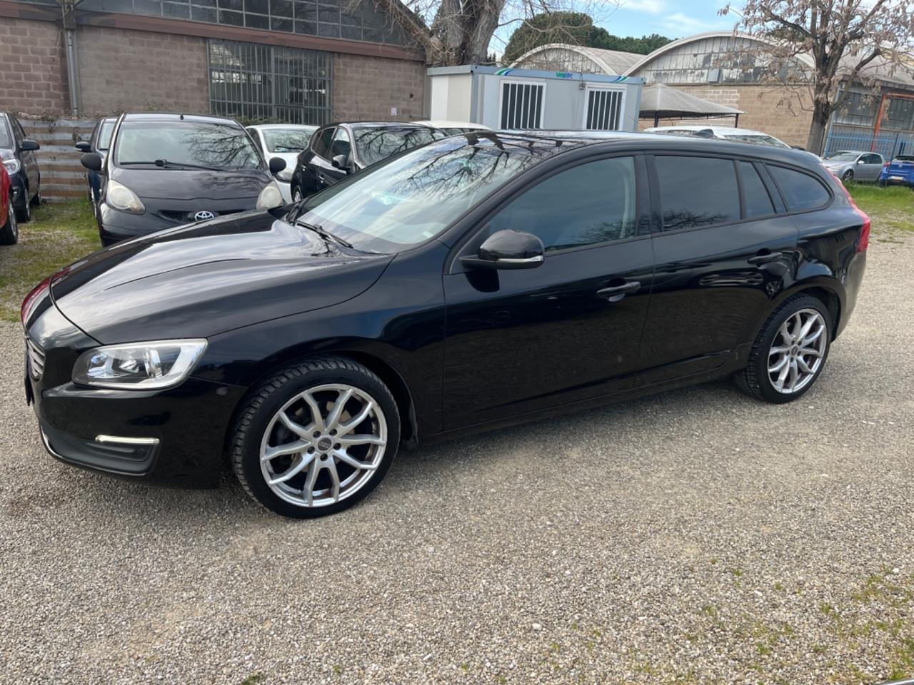 Volvo V60 D3 Geartronic R-design 2018 2.0 DIESEL 108.000 KM