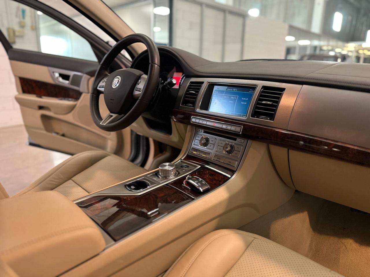 Jaguar XF 4.2 V8 Premium Luxury