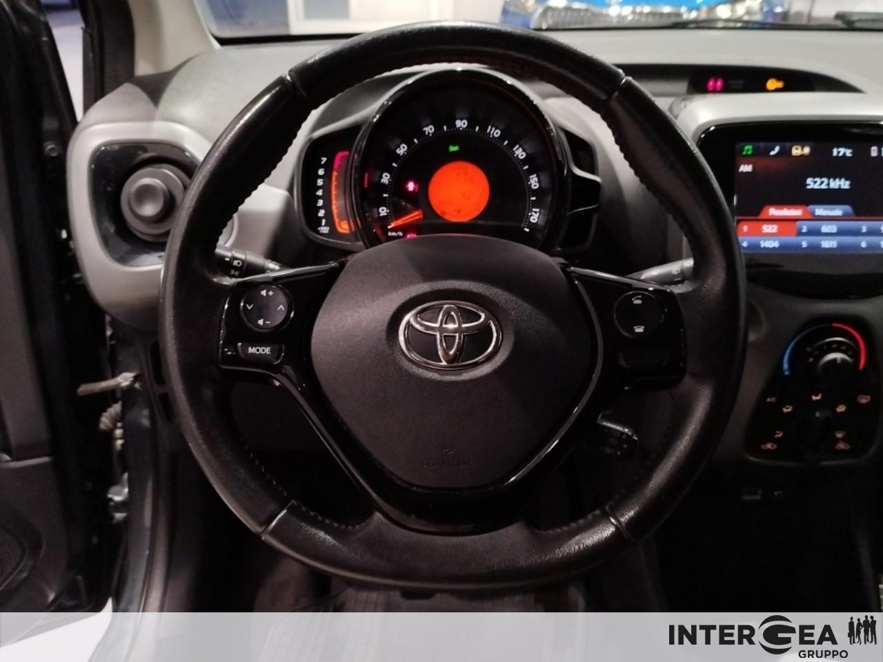 TOYOTA Aygo 5p 1.0 x-business 72cv