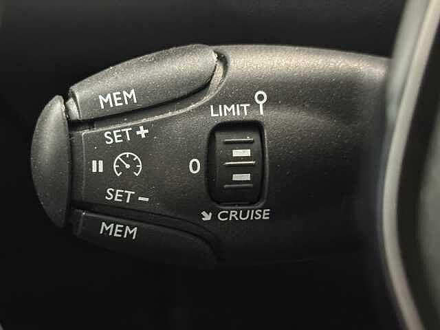 Peugeot 2008 1.2 PureTech 100 CV Active Pack