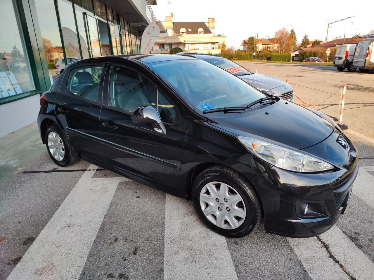 Peugeot 207 1.4 HDi 70CV 5p. NEOPATENTATI