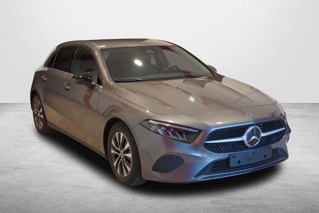 MERCEDES-BENZ A 180D NEW 115CV AUTOMATIC BUSINESS LINE ( FARI LED - CRUISE - PELLE - NAVI PREMIUM - PARK ASSIST - TELECAMERA POST. )