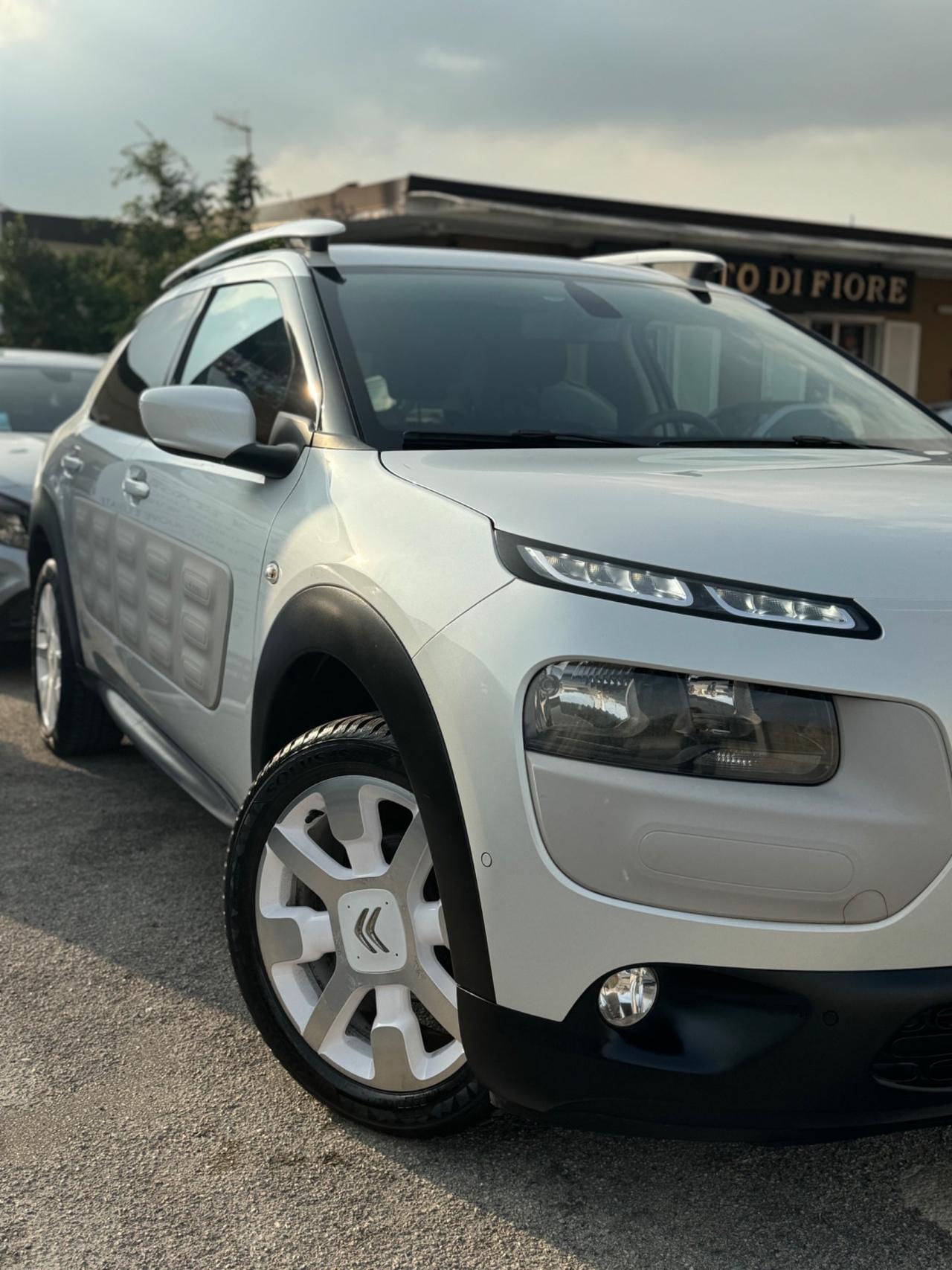 Citroen C4 Cactus 1.2 PureTech 82 Shine NAVI RETROCAMERA