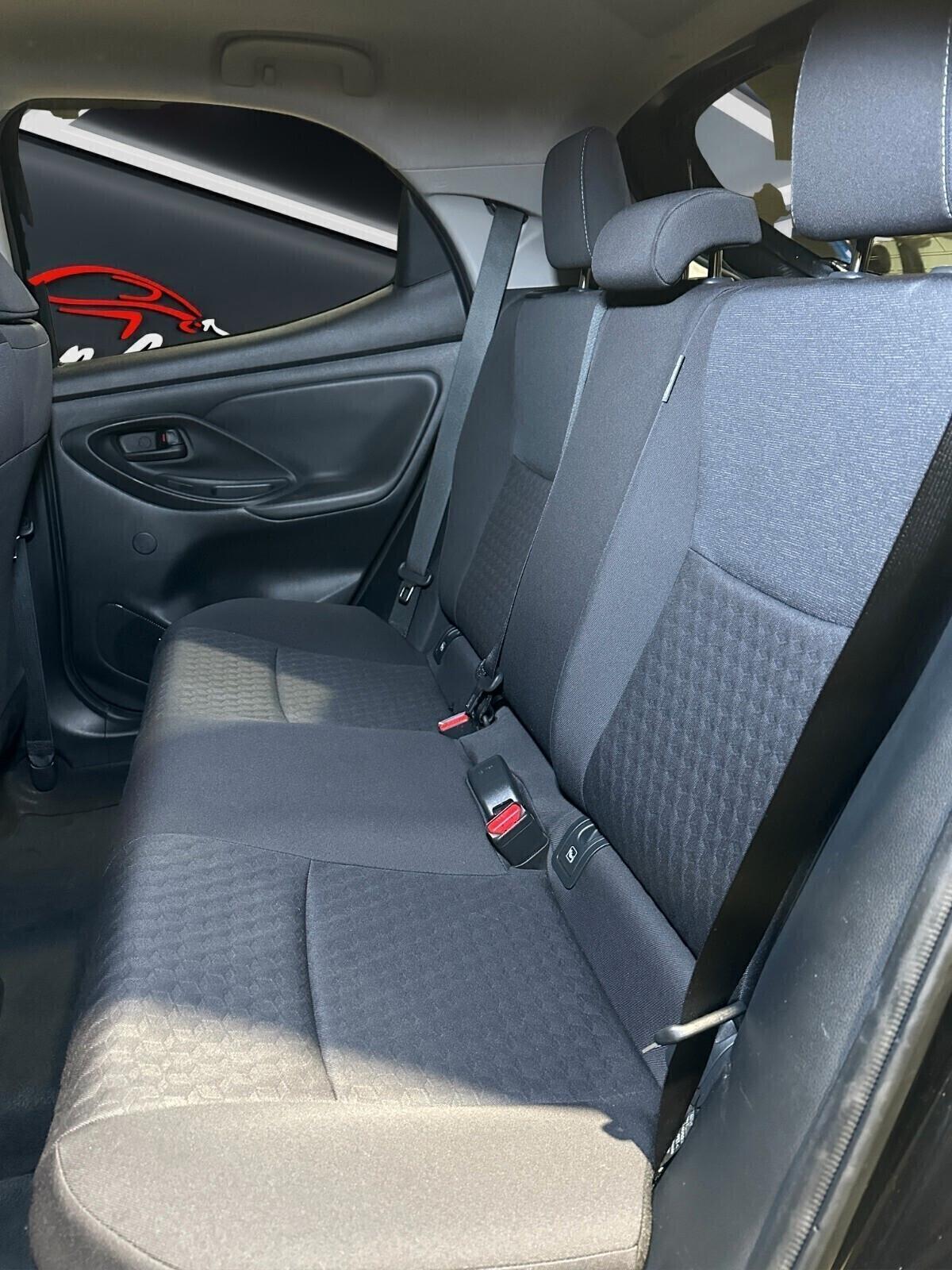 Toyota Yaris 1.5h LOUNGE