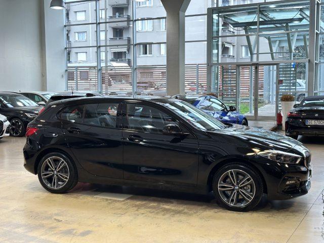 BMW 118 d Sport Auto - LED - 17" - Carplay - Telecamera