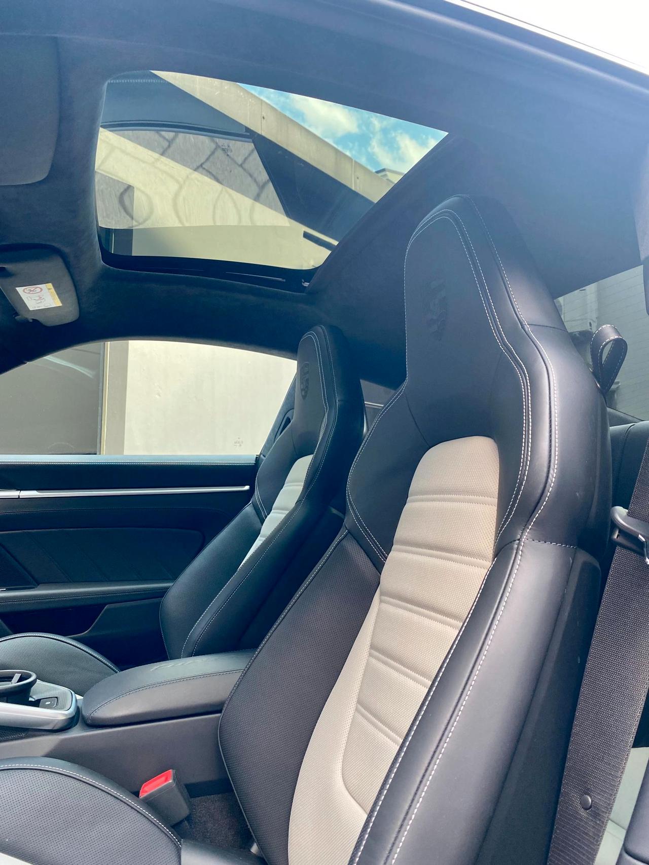 Porsche 992 Coupe 911 3.7 Turbo S auto panorama+ burmester