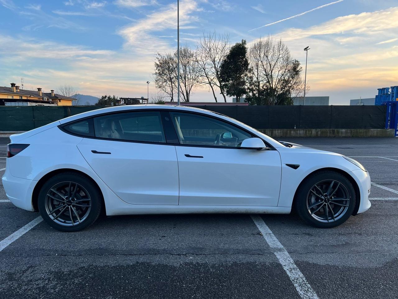 Tesla Model 3 Long Range Dual Motor AWD