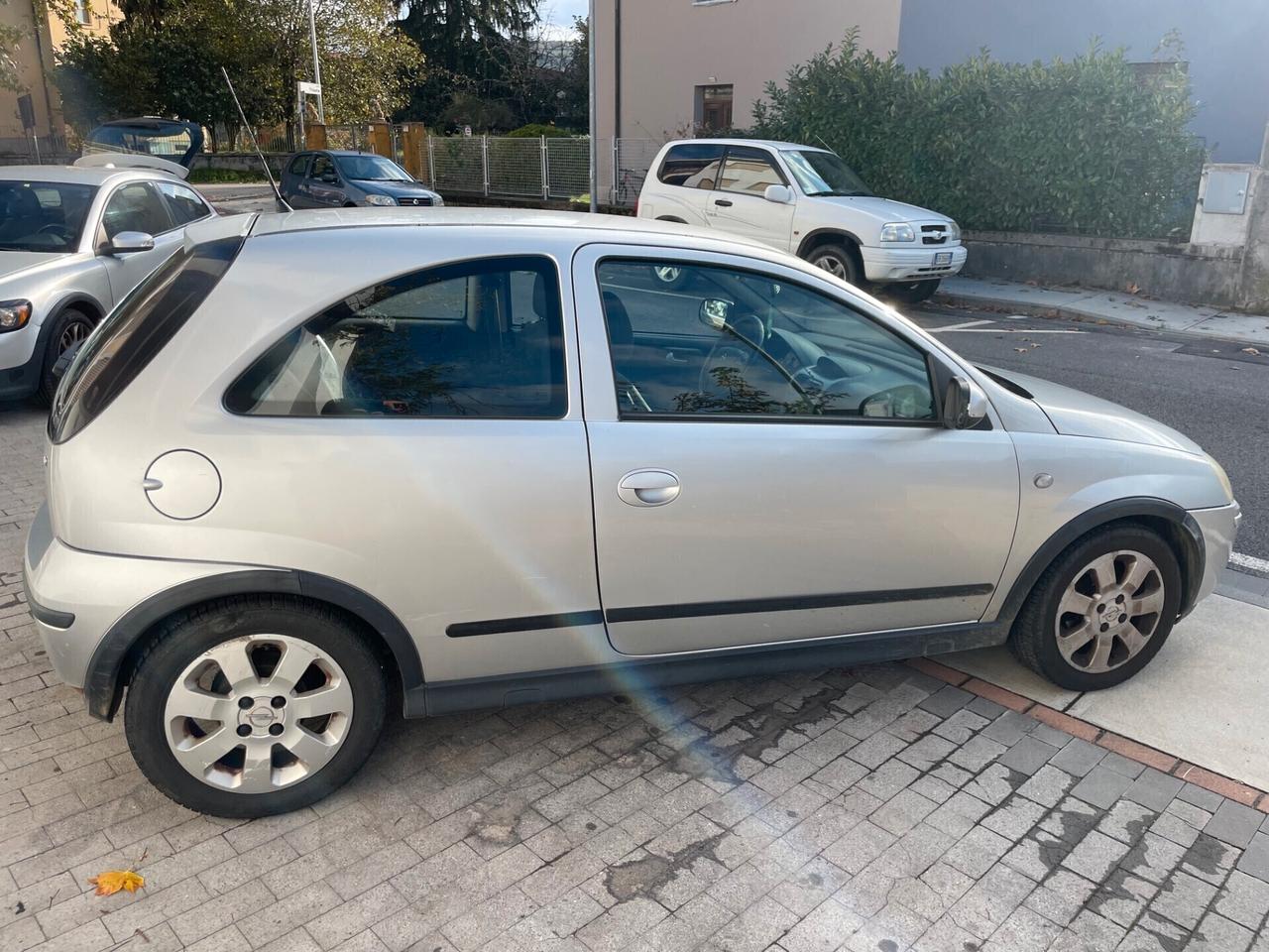 Opel Corsa 1.2i 16V cat 3 porte Sport