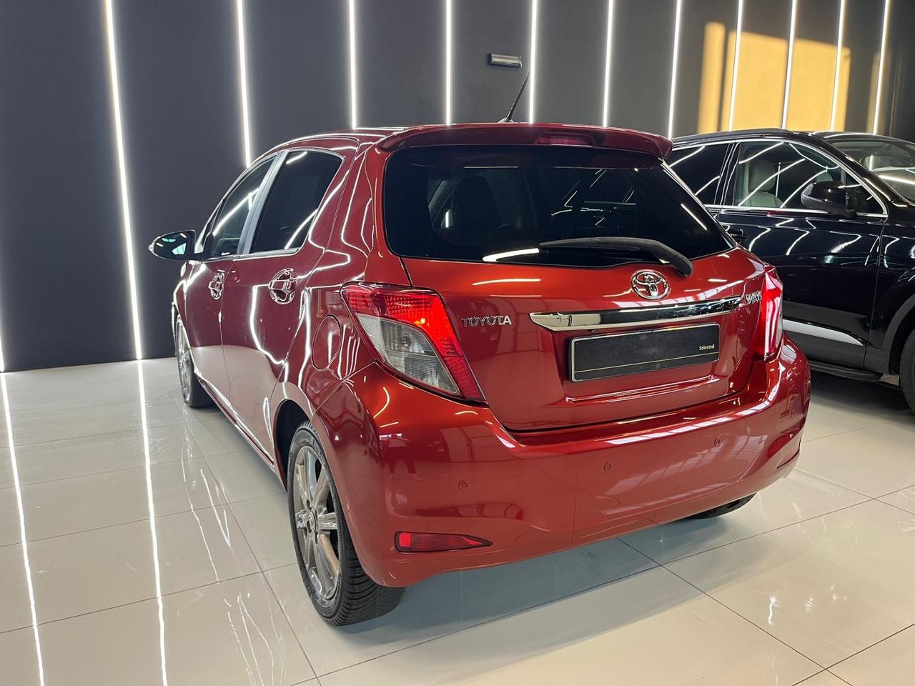 Toyota Yaris 1.4 D-4D 5 porte Lounge TETTO OK NEOPATENTATI