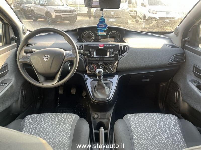 Lancia Ypsilon 1.0 FireFly 5 porte S&S Hybrid Silver