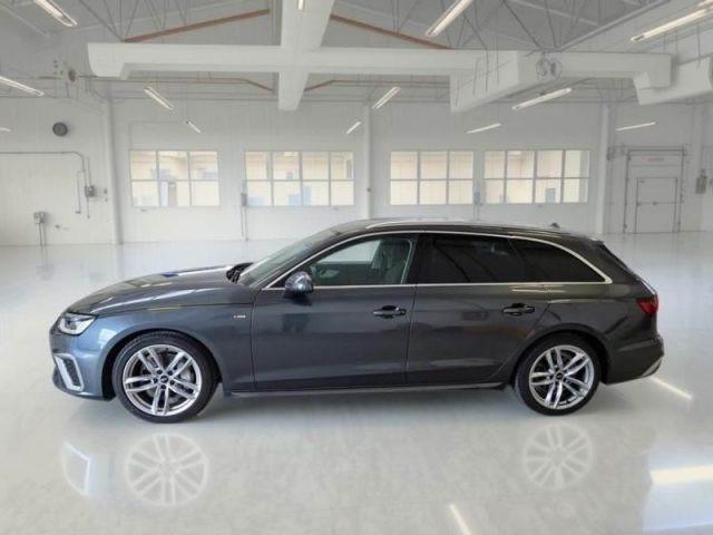 AUDI A4 Avant 40 TDI quattro S tronic S line edition