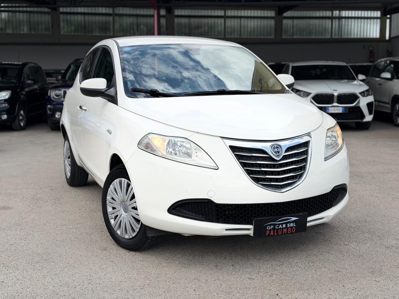 Lancia Ypsilon 0.9 TwinAir 85 CV 5 porte Metano Ecochic Silver