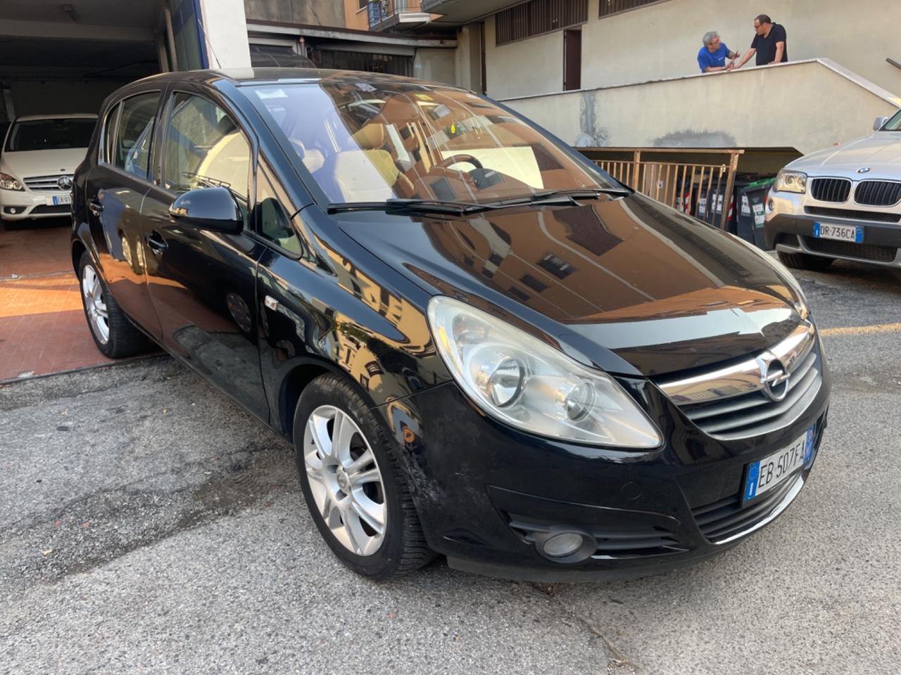 Opel Corsa 1.4 16V 5 porte Cosmo