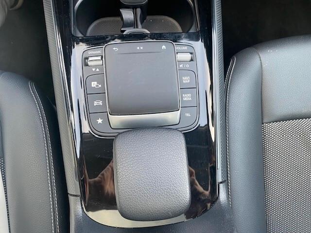 MERCEDES BENZ GLA 200 D AUTOMATIC BUSINESS EXTRA - 12 MESI GARANZIA - IVA ESPOSTA