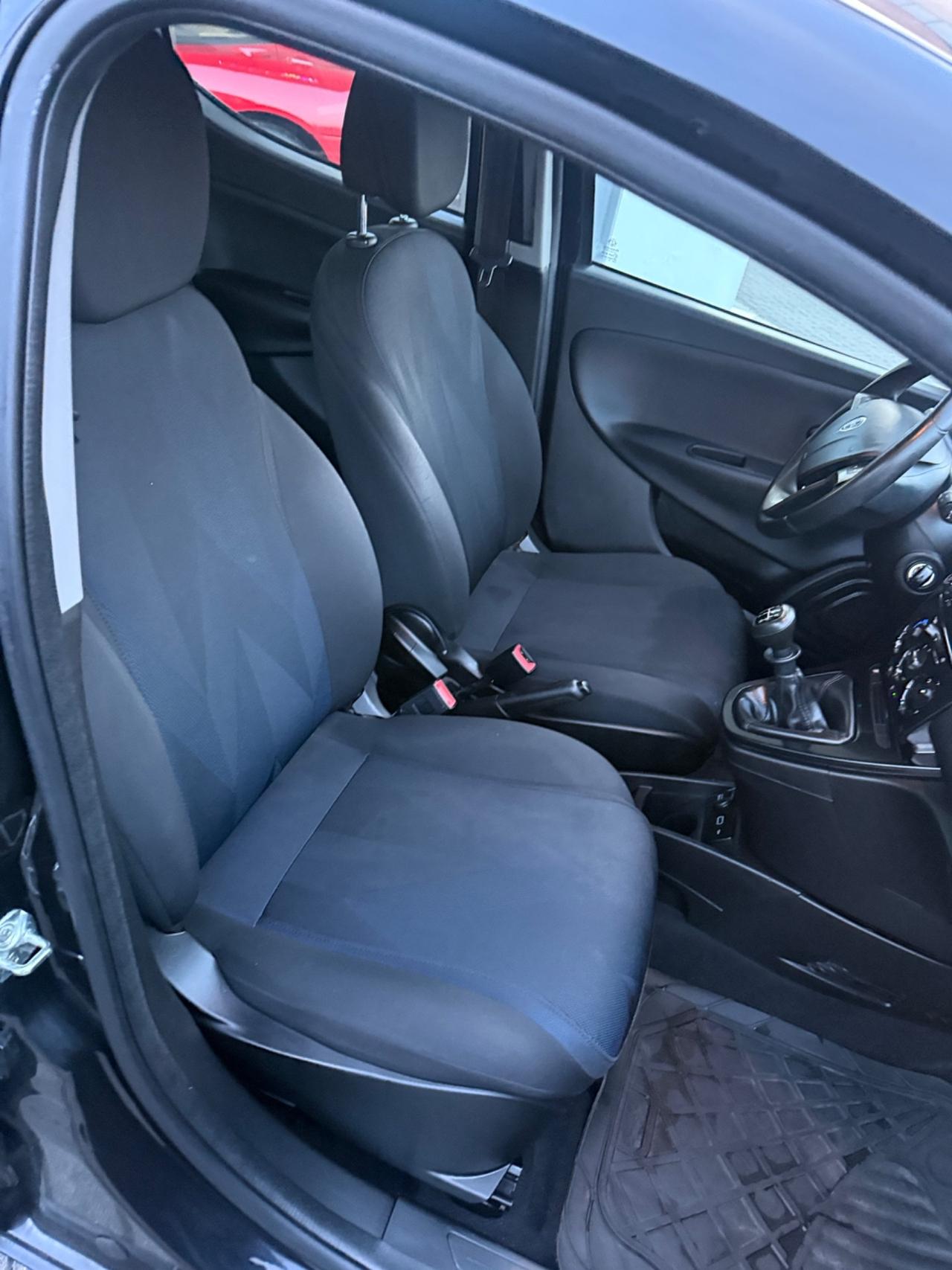 Lancia Ypsilon 1.2 69 CV 5 porte S&S Platinum