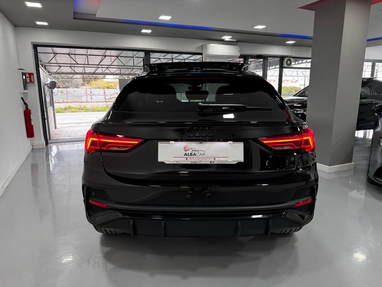 Audi Q3 35 TDI S tronic Identity Black