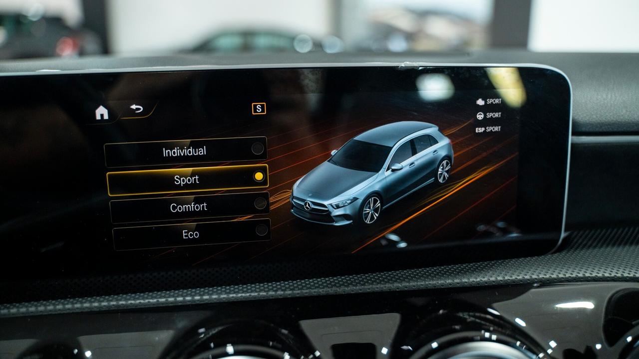 Mercedes-benz A 180 D PREMIUM PLUS AMG TETTO PACK LUCI XENO NAVI FULL OPTIONAL