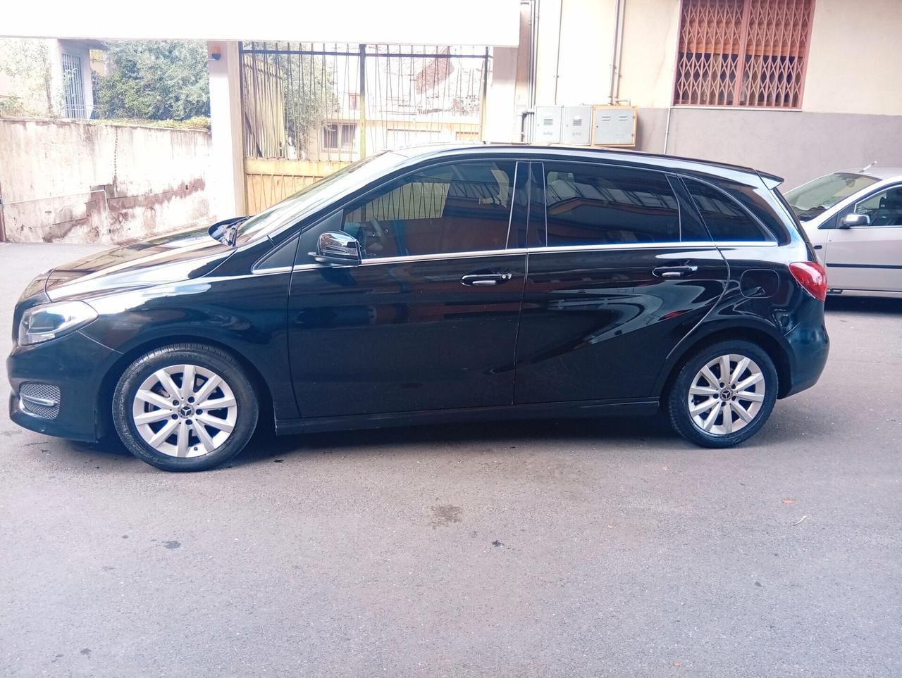 Mercedes-benz B 180 Premium