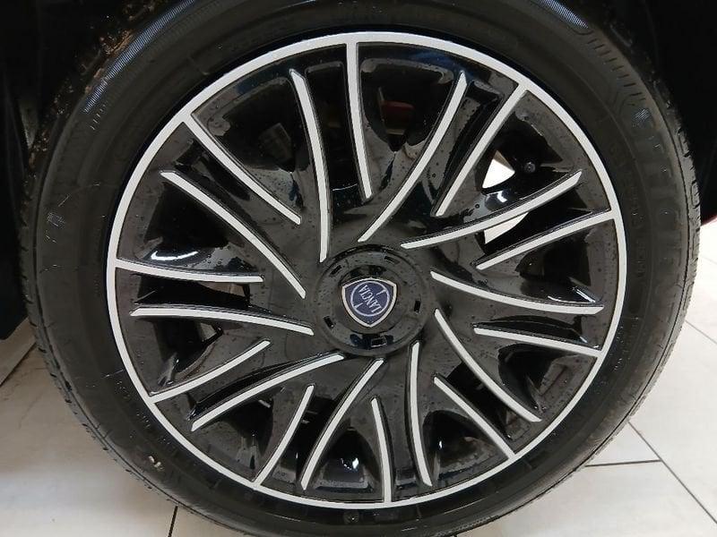 Lancia Ypsilon 1.0 firefly hybrid Gold s&s 70cv