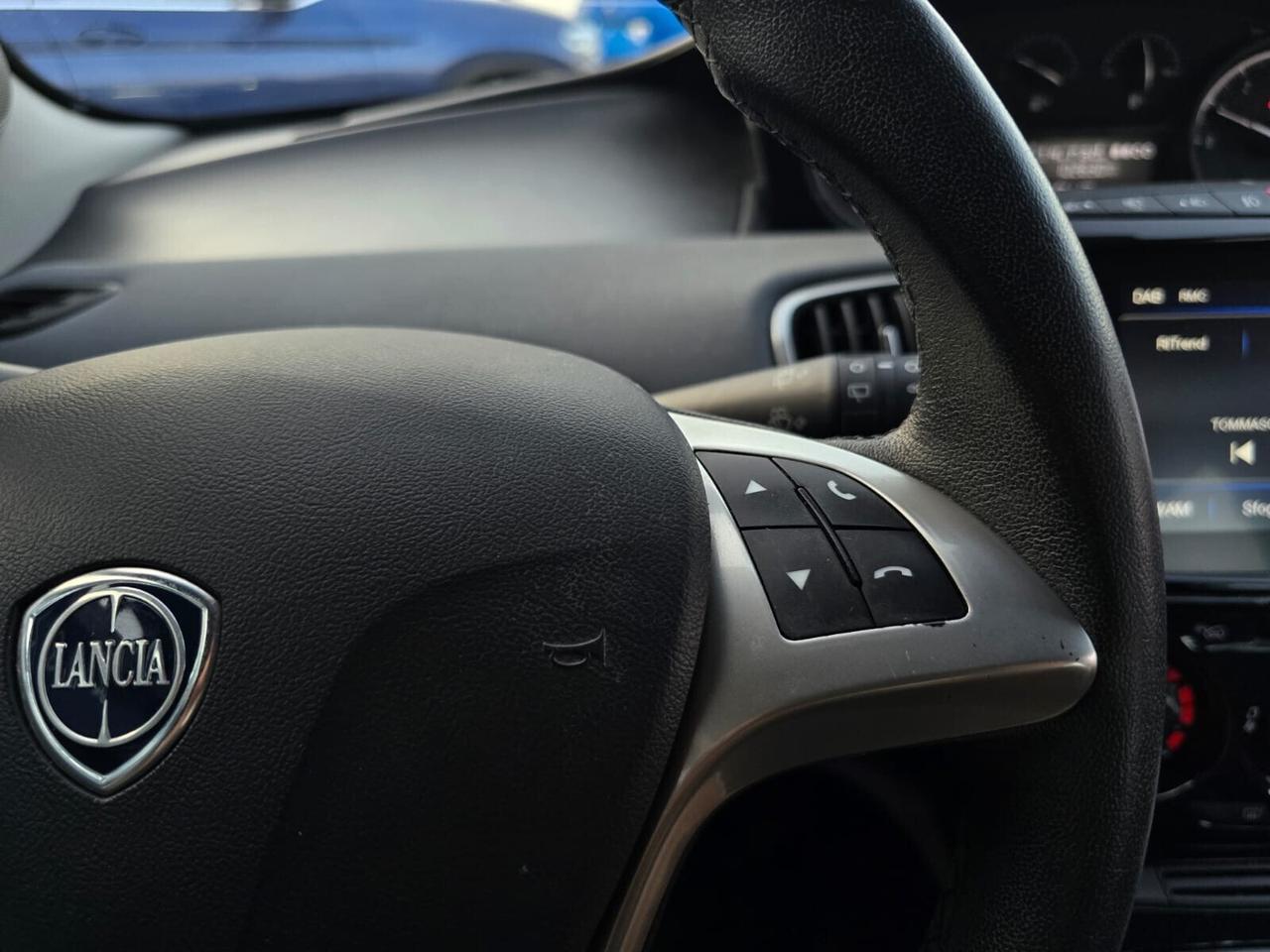 Lancia Ypsilon 1.0 FireFly 5 porte S&S Hybrid Ecochic Silver