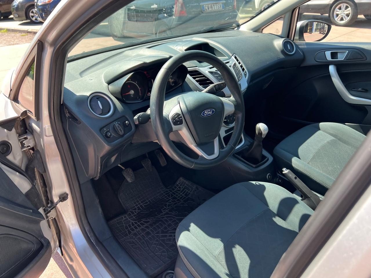 Ford Fiesta 1.4 16V 5p. Bz.- GPL Titanium Bs.
