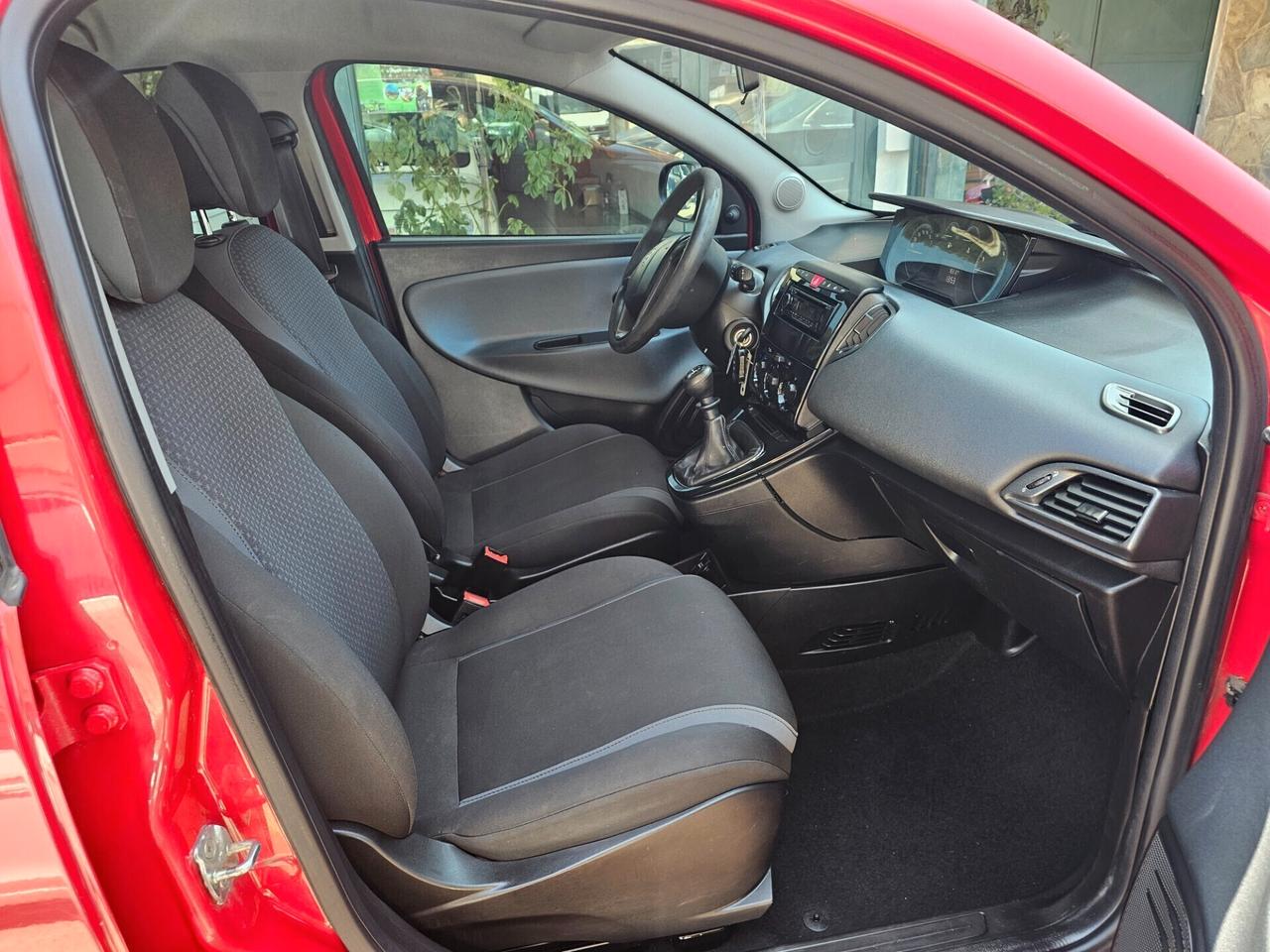 Lancia Ypsilon 1.2 69 CV 5 porte GPL Ecochic Silver