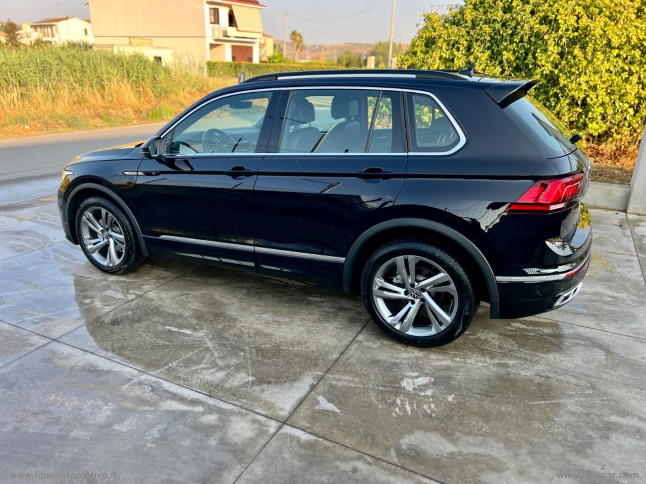 VOLKSWAGEN Tiguan 2.0TDI DSG R-LINE LED IQ-LIGHT NAVI PELLE