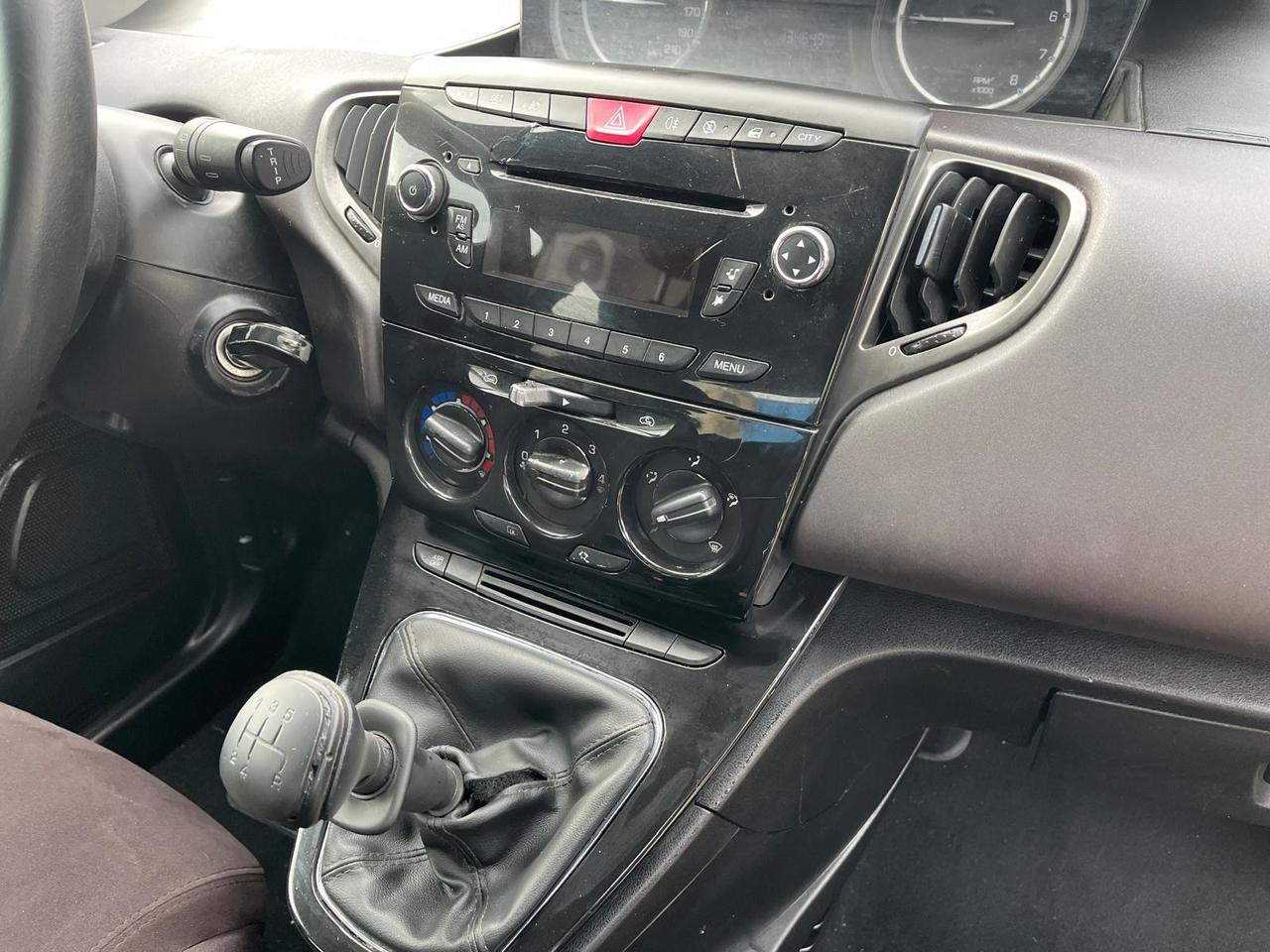 Lancia y 5P-1.2 gpl-km 130000-full-11/2011