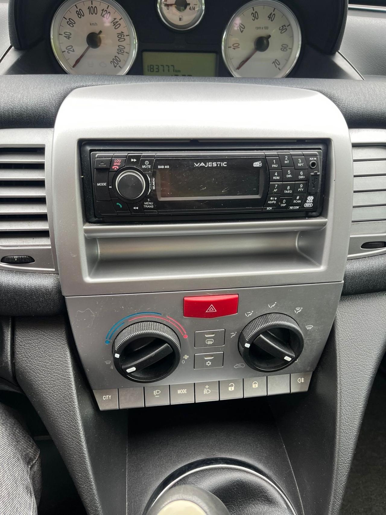 Lancia Ypsilon 1.3 MJT 75 CV Elle