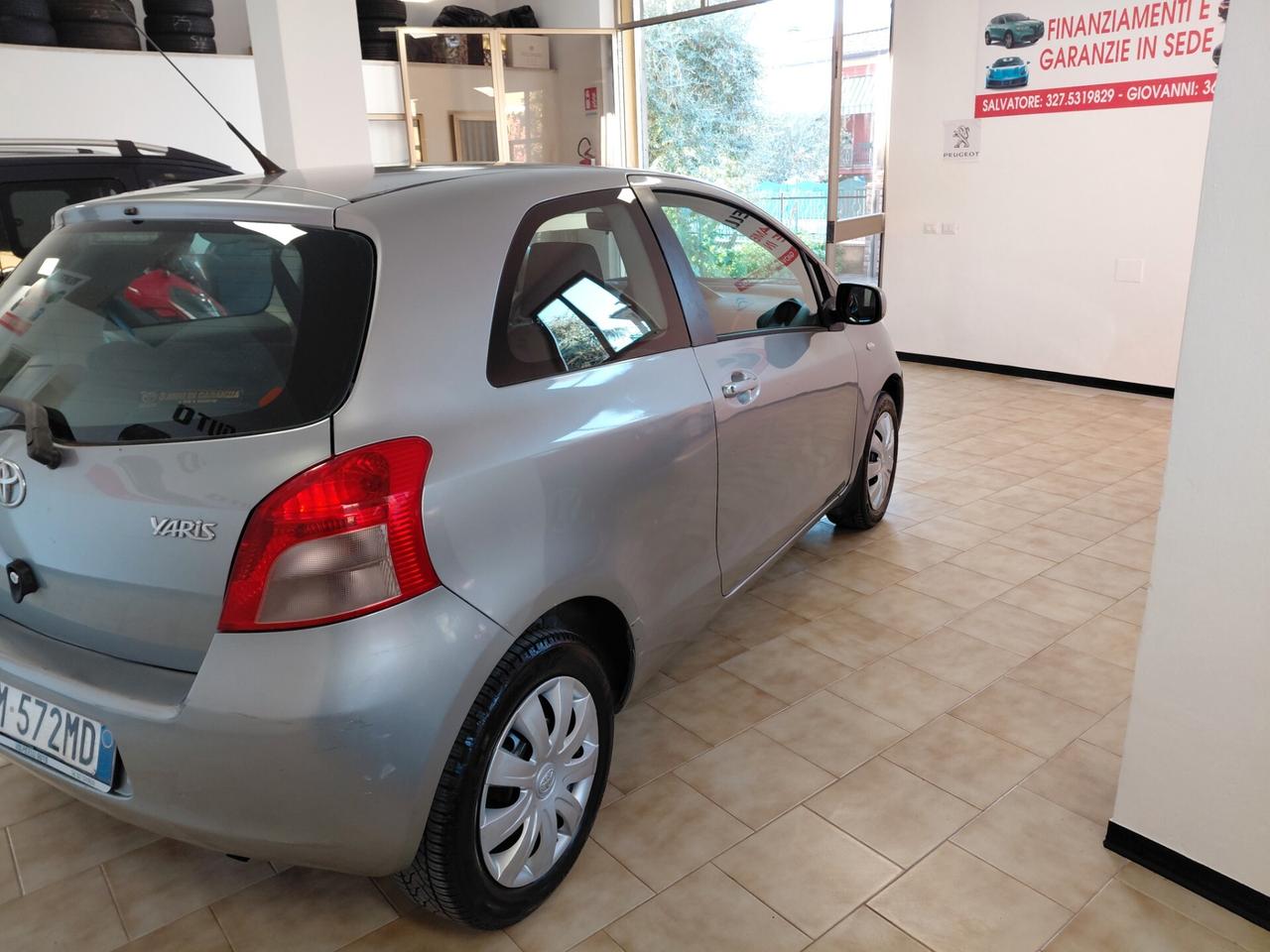 TOYOTA YARIS ANNO 2008 BZ 1.0 ADATTA NEOPATENTATI KM 185 MILA