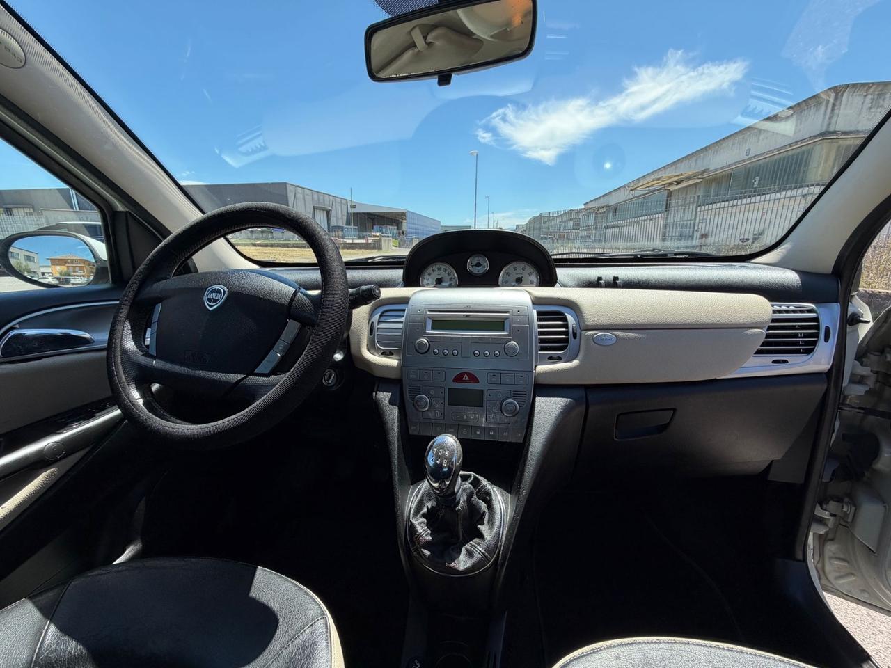 Lancia Ypsilon 1.2 Versus 150000 km
