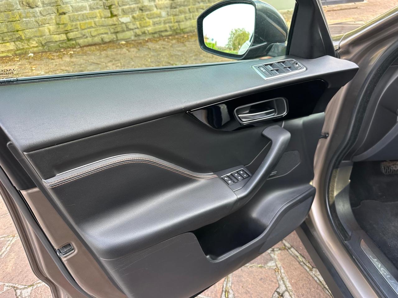 Jaguar F-Pace 2.0 D 180 CV AWD aut. R-Sport