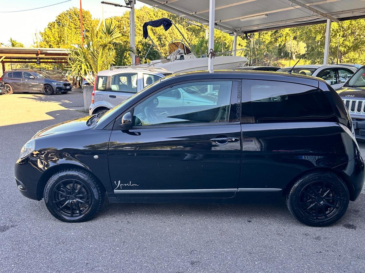 Lancia Ypsilon 1.3 MJT 90 CV MomoDesign