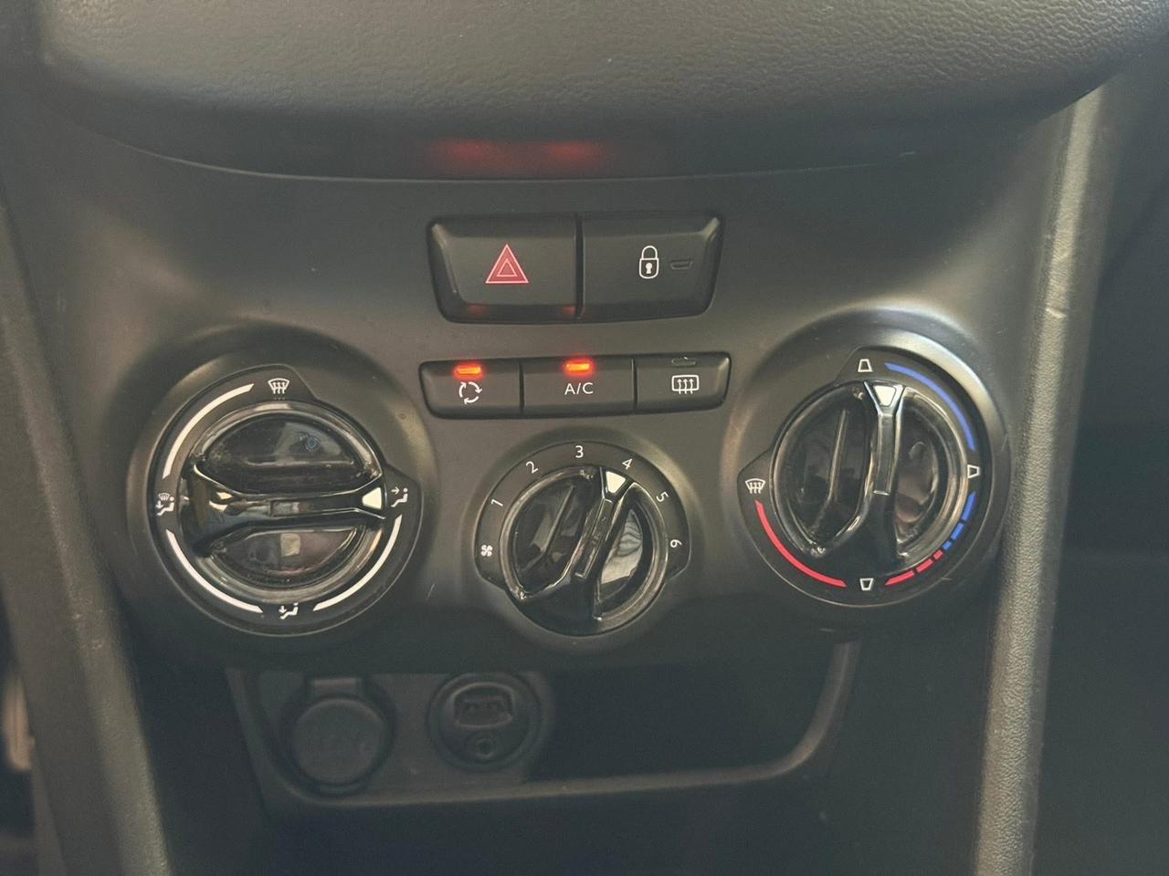 Peugeot 208 82CV 5 porte NEOPATENTATI