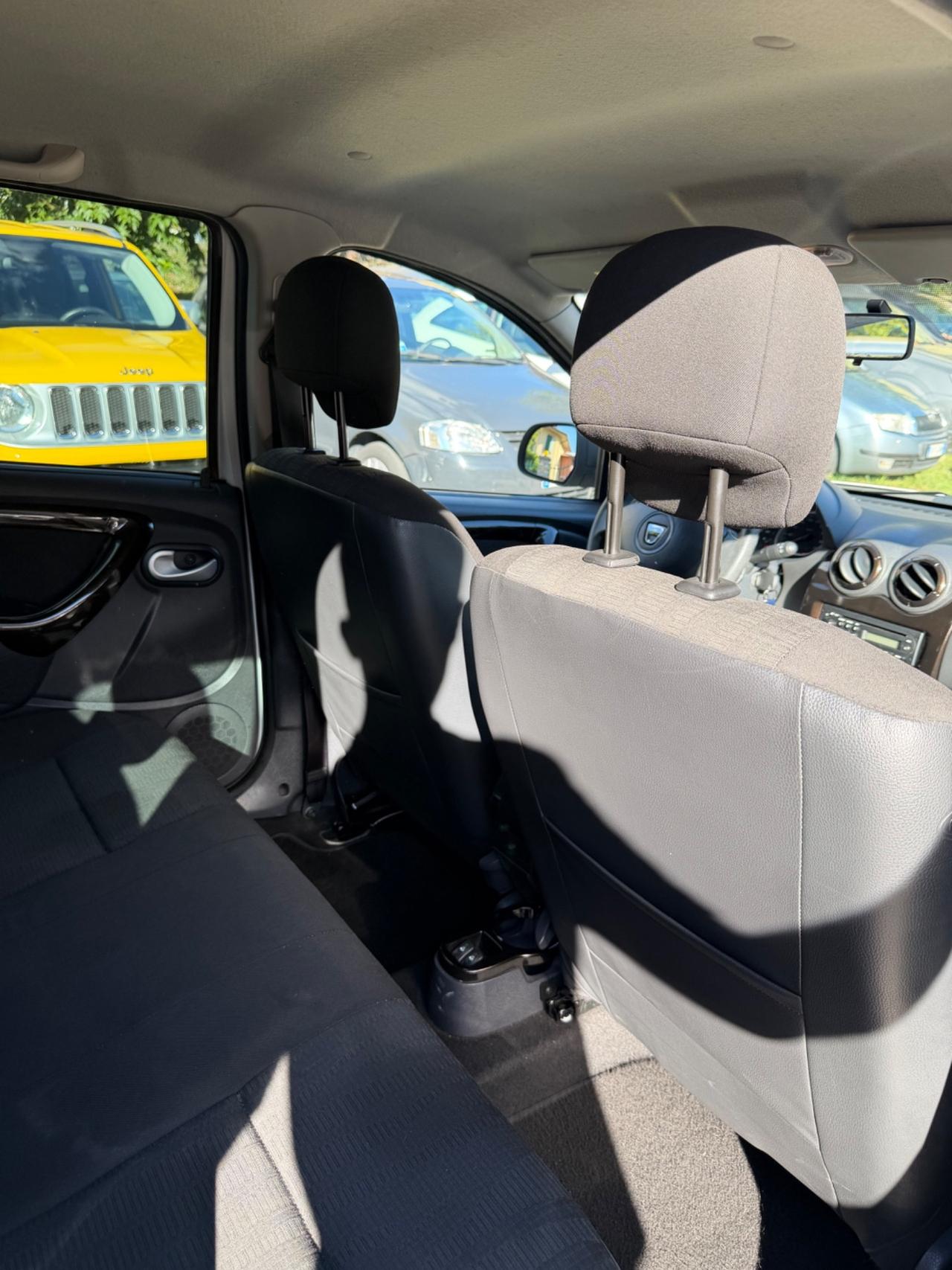 Dacia DUSTER 1.6 4x4 LAURÈATE KMCERT GARANZ