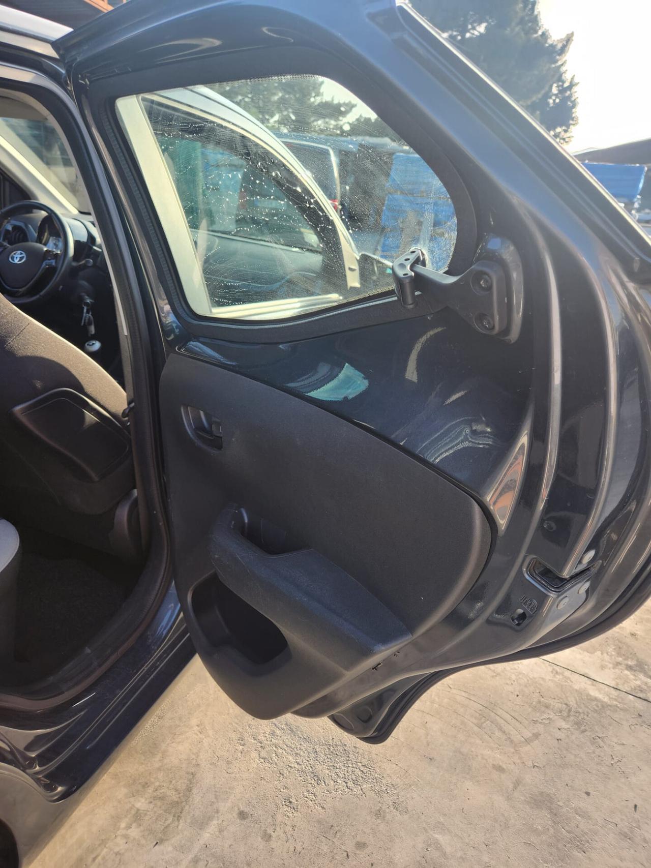 Toyota Aygo 1.0 VVT-i 69 CV 5 porte x-wave