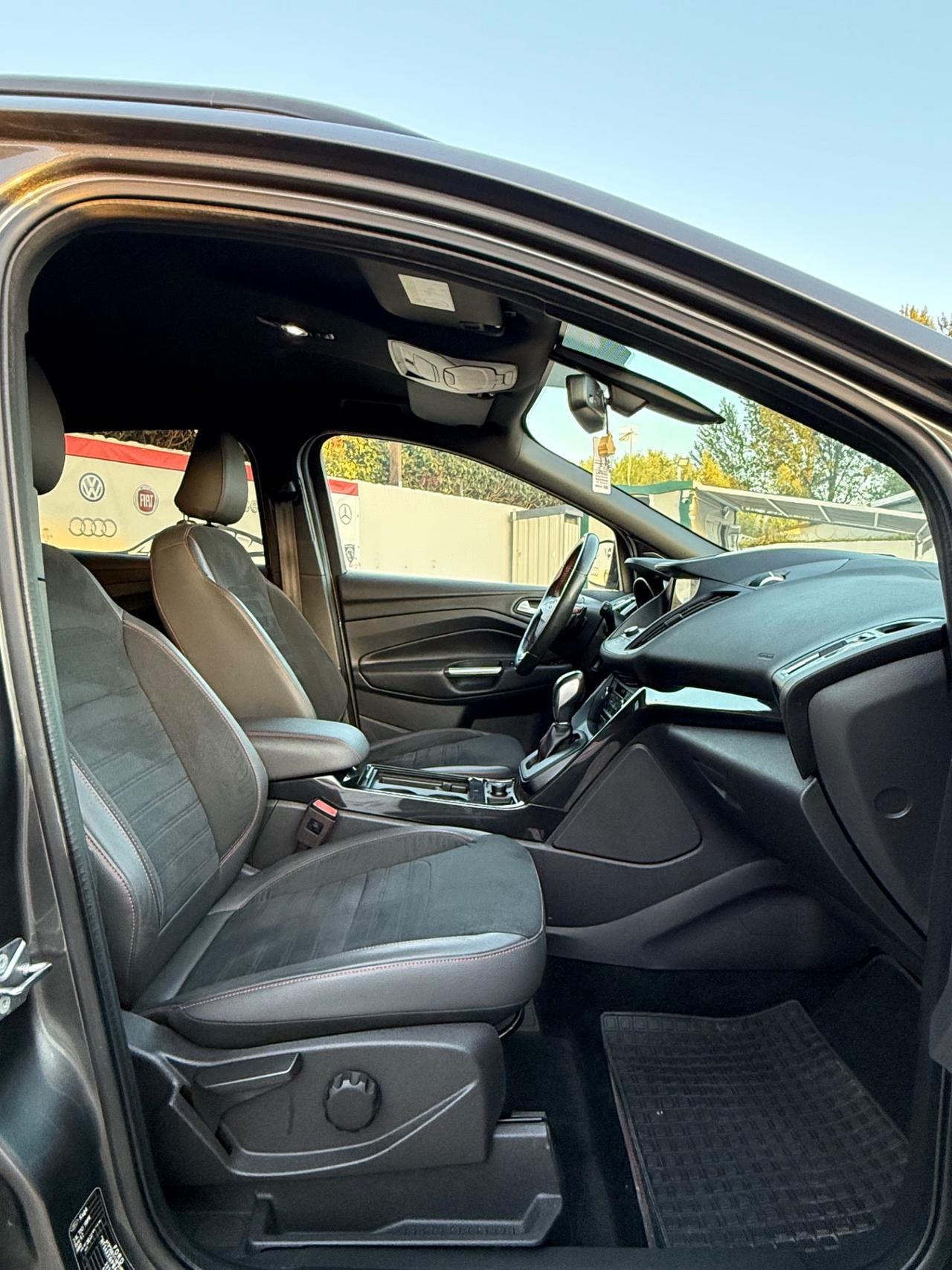 Ford Kuga 2.0 TDCI 150 CV S&S 4WD Powershift ST-Line