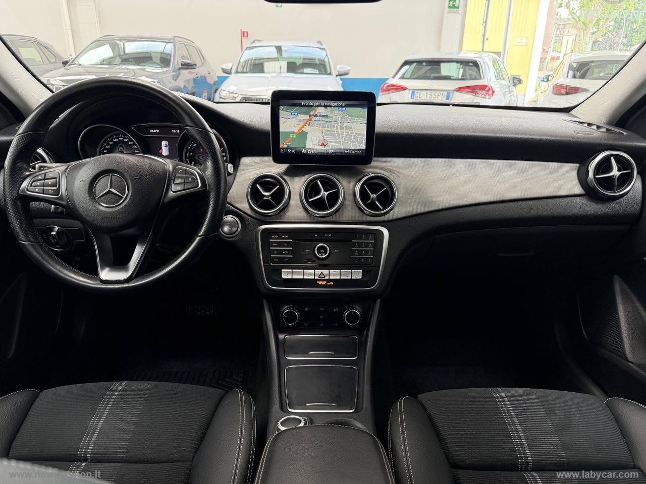 MERCEDES-BENZ GLA 180 Business