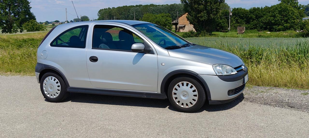 Opel Corsa 1.0 Benzina - Neopatentati