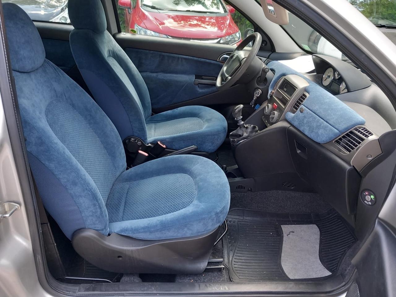 Lancia Ypsilon 1.2 16V Oro