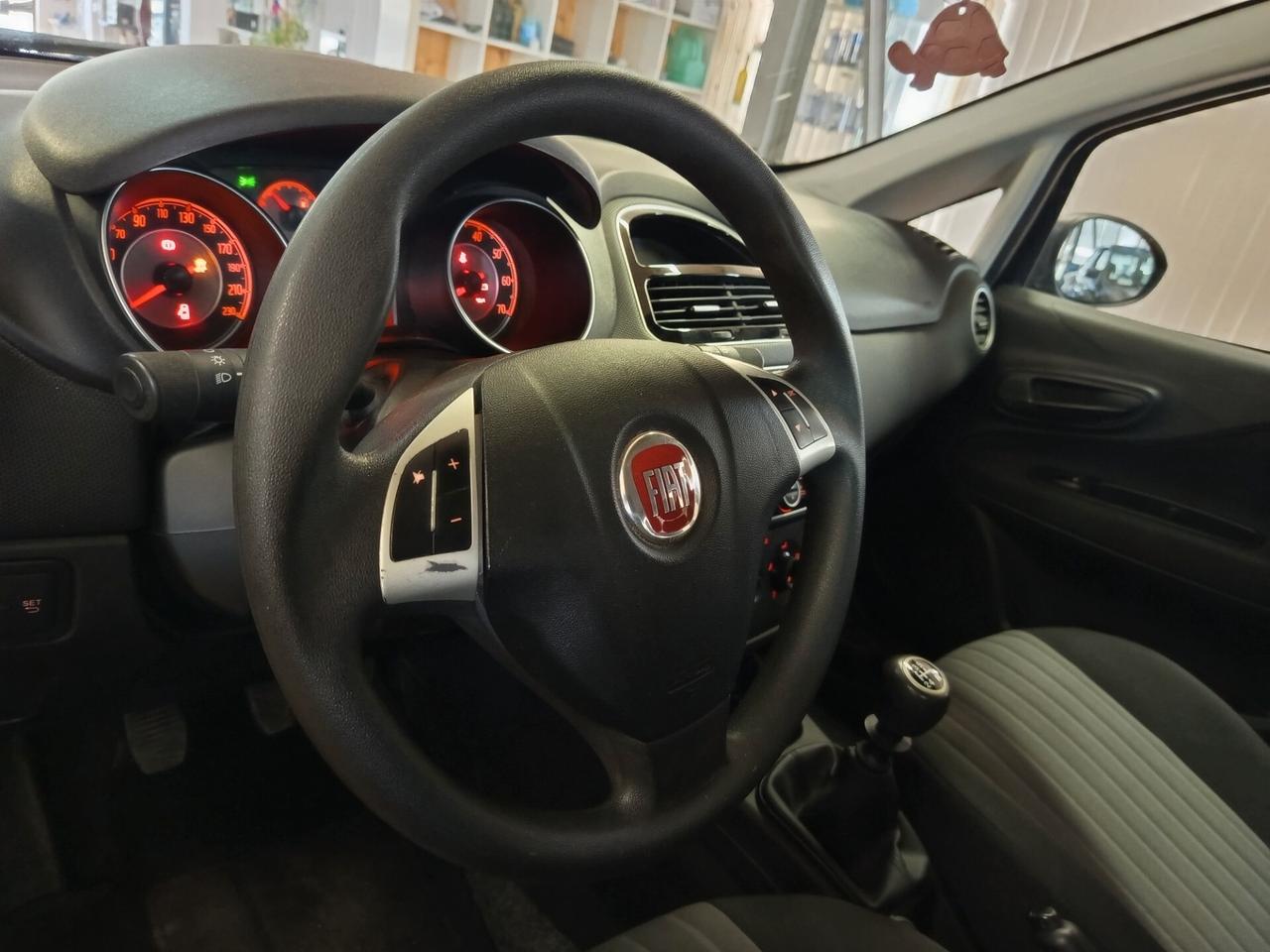 Fiat Punto 1.2 8V 5 porte Street 130 Mila chilometri ok neopatentati Fiat Punto 1.2 8V 5 porte Street 130 Mila chilometri ok neopatentati