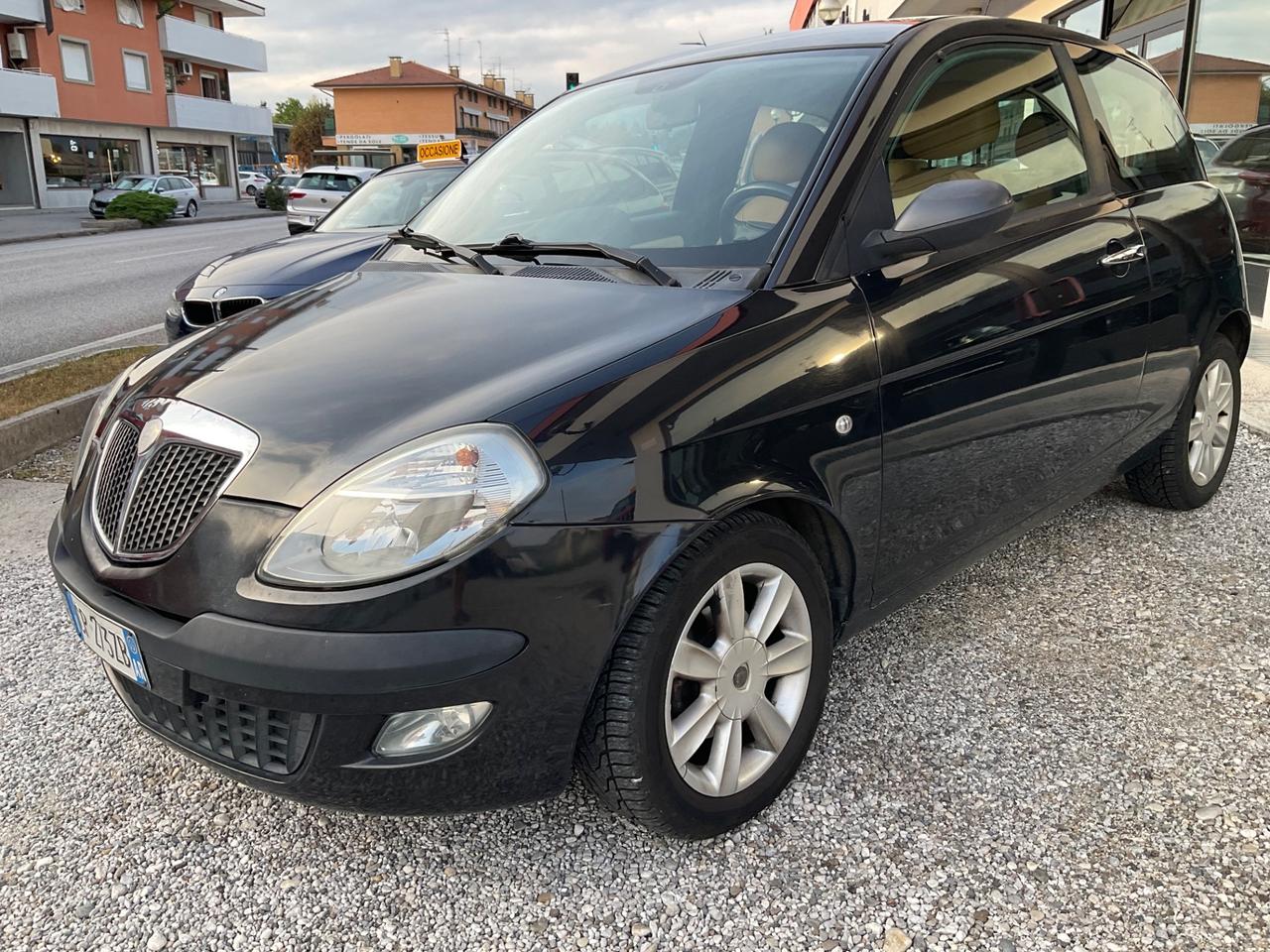 Lancia Ypsilon 1.2 16V Platino