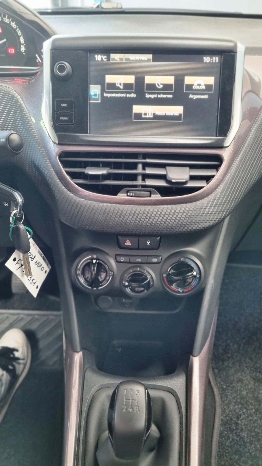 Peugeot 2008 1.2 KM 31.600 UNICO PROPRIETARIO,DISTRIBUZIONE FATTA