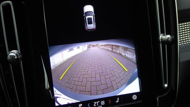 VOLVO XC40 B3 automatico Plus Dark