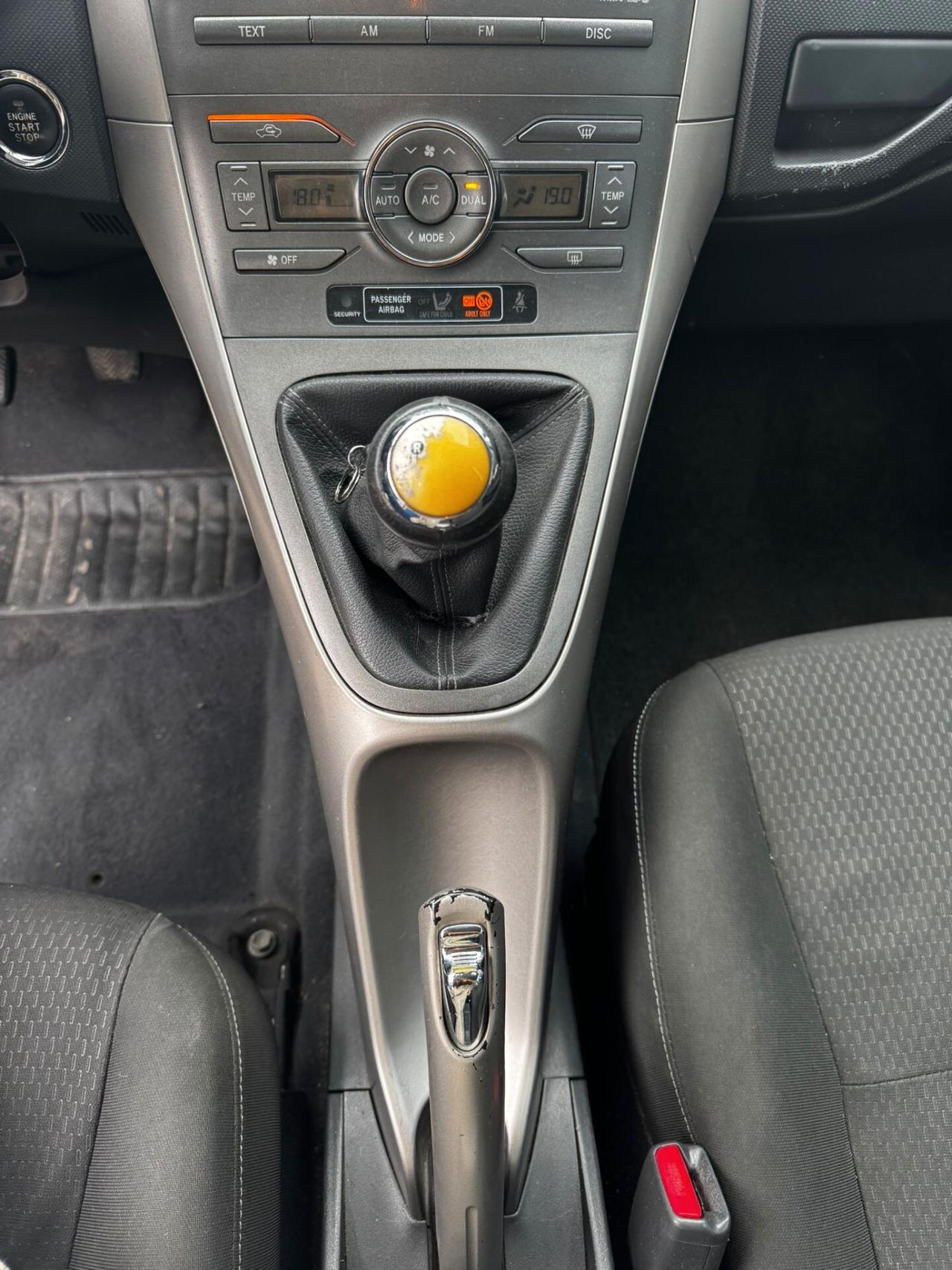 Toyota Auris 2.2 D-Cat 3 porte
