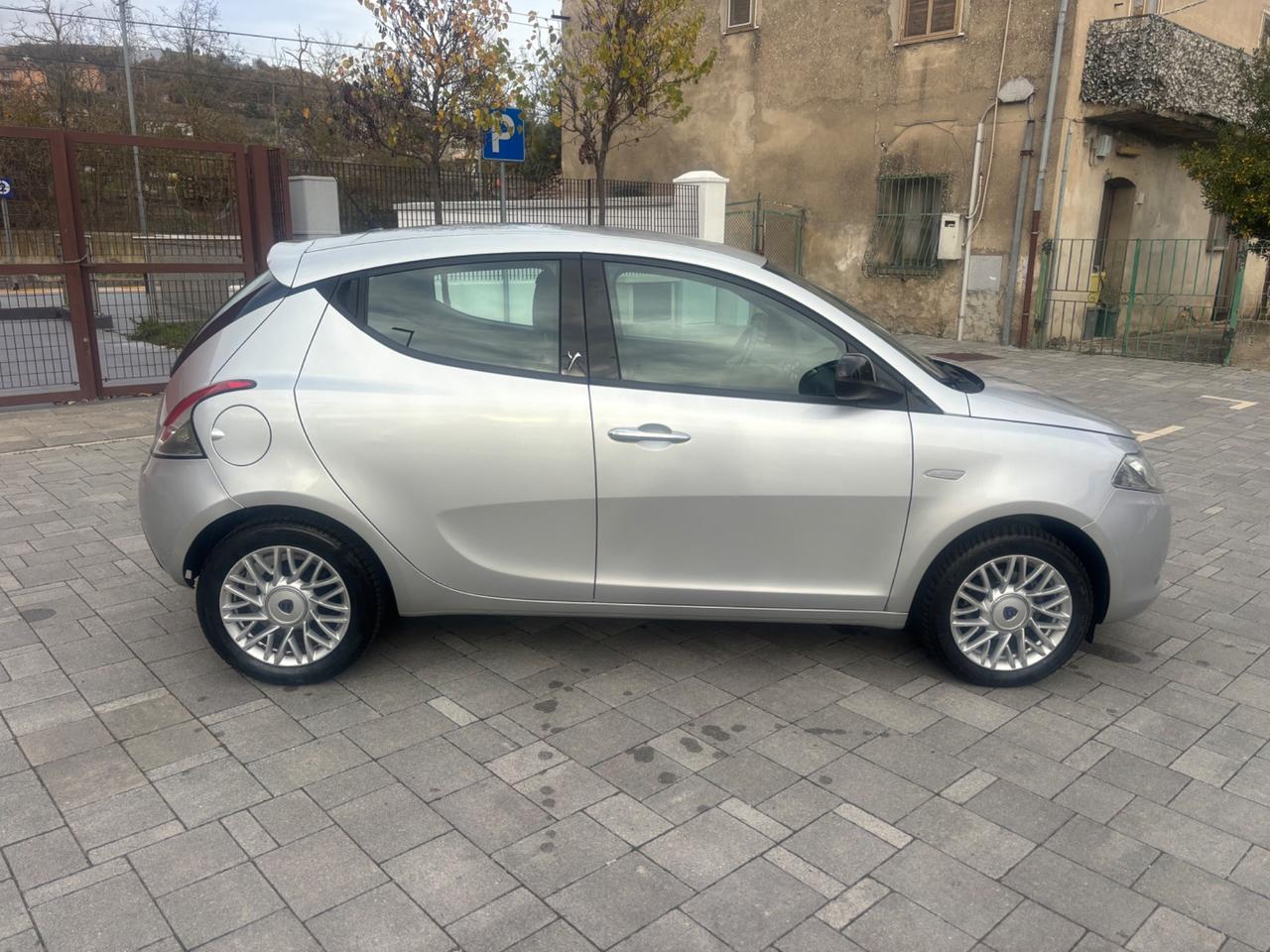 Lancia Ypsilon 1.2 69 CV 5 porte Gold