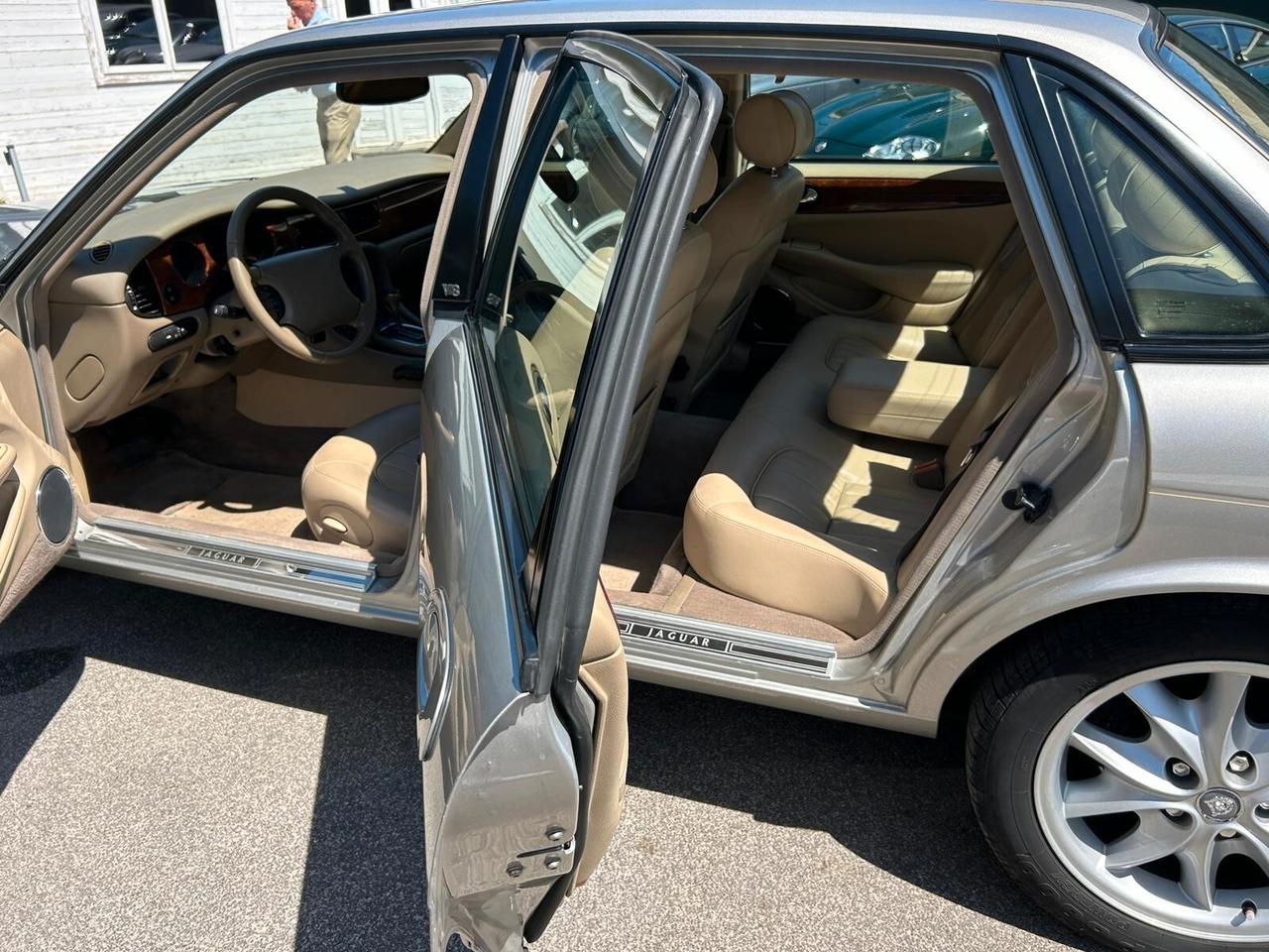 Jaguar XJ XJ8 3.2 cat