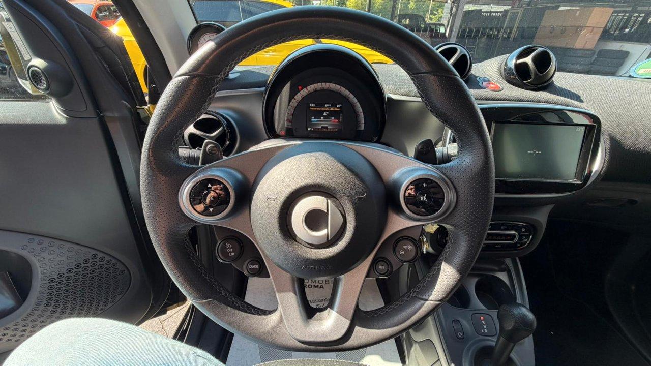 Smart fortwo coupe PROMO 275,00 EURO MENSILI BRABUS STYLE CERCHI 17 LED RETROCAMERA